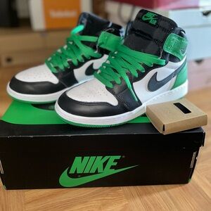 AIR JORDAN 1 RETRO HIGH OG GS
BLACK/LUCKY GREEN-WHITE
Read description ***